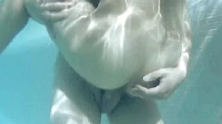 Kaygan Asyalı Nuru MILF