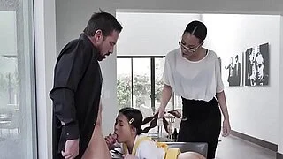Komşu MILF ve Kocası Tarafından Tecavüze Uğrayan Genç Asyalı Kız - Diamond Banks ve Elle Voneva